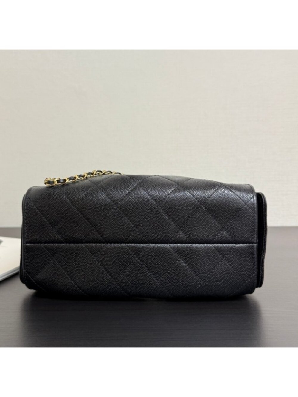Chanel calfskin leather, black waxed leather, with chain shoulder strap, 26C Min - Picture 6 of 9
